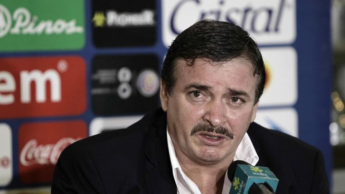 Costa Ricas Trainer Óscar Ramírez verspricht Fairness gegen Neymar beim Spiel gegen Brasilien.
