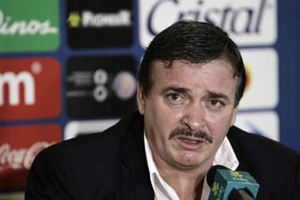 Costa Ricas Trainer Óscar Ramírez verspricht Fairness gegen Neymar beim Spiel gegen Brasilien.