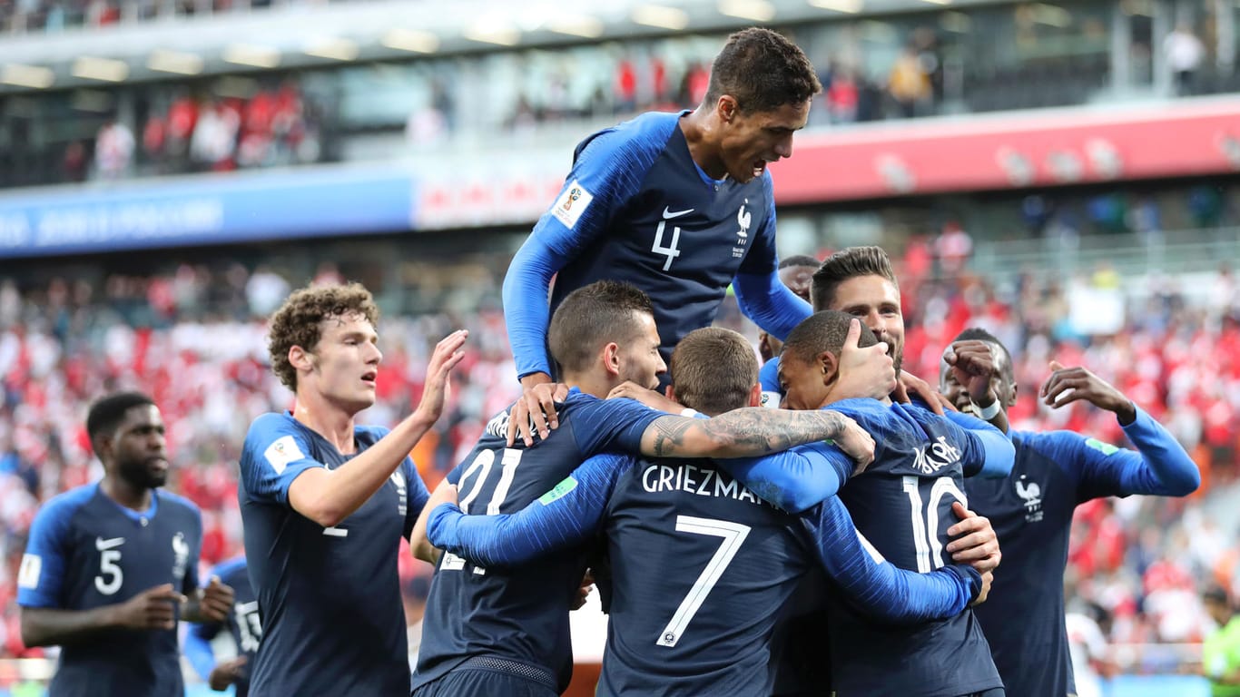 Jubel nach dem Mbappé-Tor: Frankreich feiert den Treffer zum 1:0.