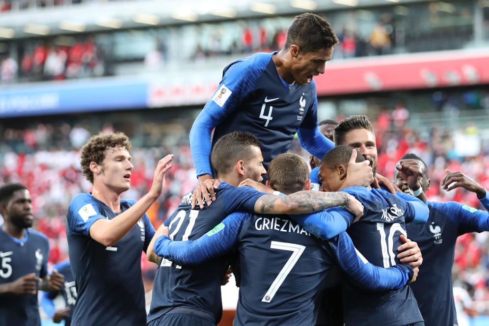 Jubel nach dem Mbappé-Tor: Frankreich feiert den Treffer zum 1:0.