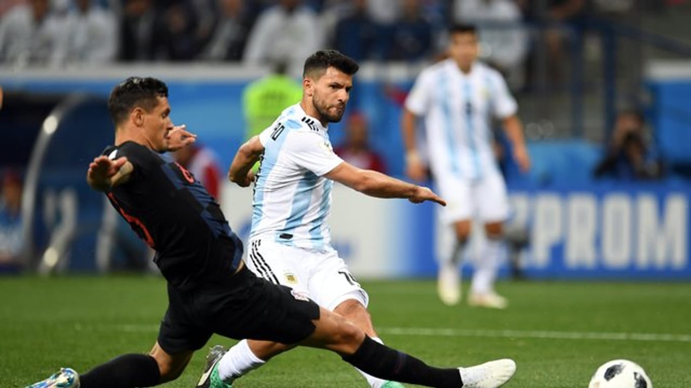 Wehrt sich gegen die Kritik seines Trainers: Argentiniens Sergio Agüero (r).