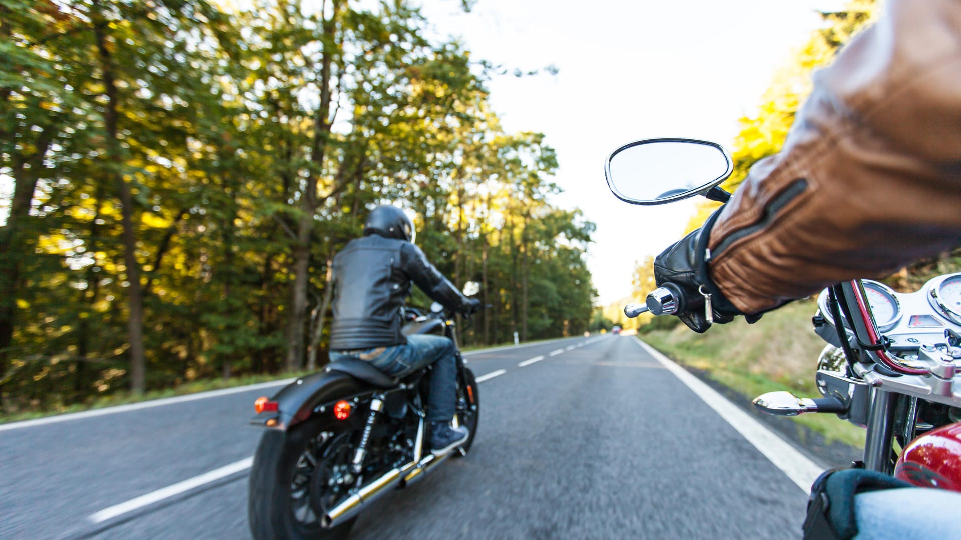 Motorradfahrer: Wer vor der Fahrt etwaige Situationen durchdenkt, könne die Sicherheit ebenfalls steigern.