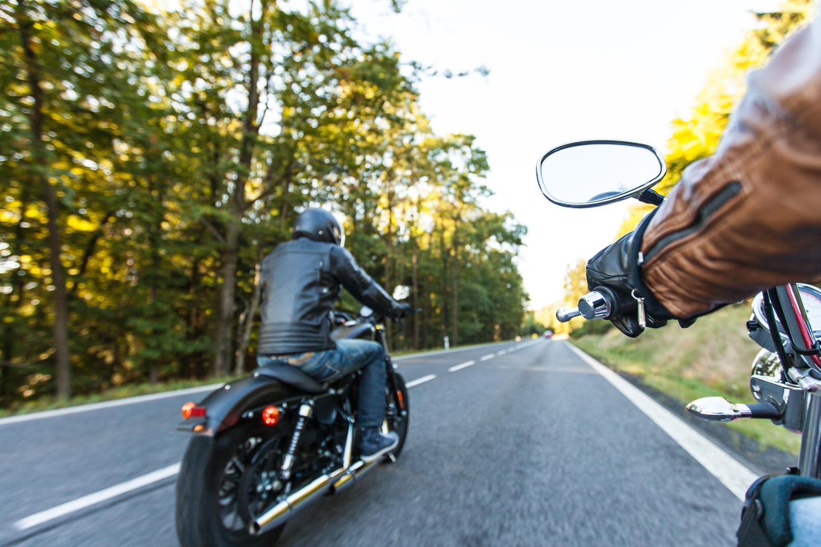 Motorradfahrer: Wer vor der Fahrt etwaige Situationen durchdenkt, könne die Sicherheit ebenfalls steigern.
