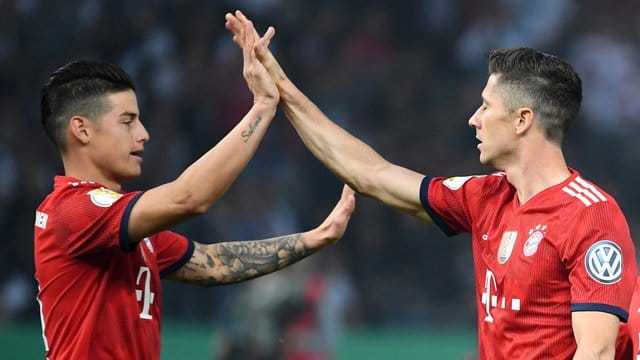 Treffen im WM-Duell zwischen Kolumbien und Polen aufeinander: Die Bayern-Stars James Rodríguez und Robert Lewandowski. Treffen im WM-Duell zwischen Kolumbien und Polen aufeinander: Die Bayern-Stars James Rodríguez und Robert Lewandowski.