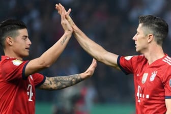 Treffen im WM-Duell zwischen Kolumbien und Polen aufeinander: Die Bayern-Stars James Rodríguez und Robert Lewandowski.