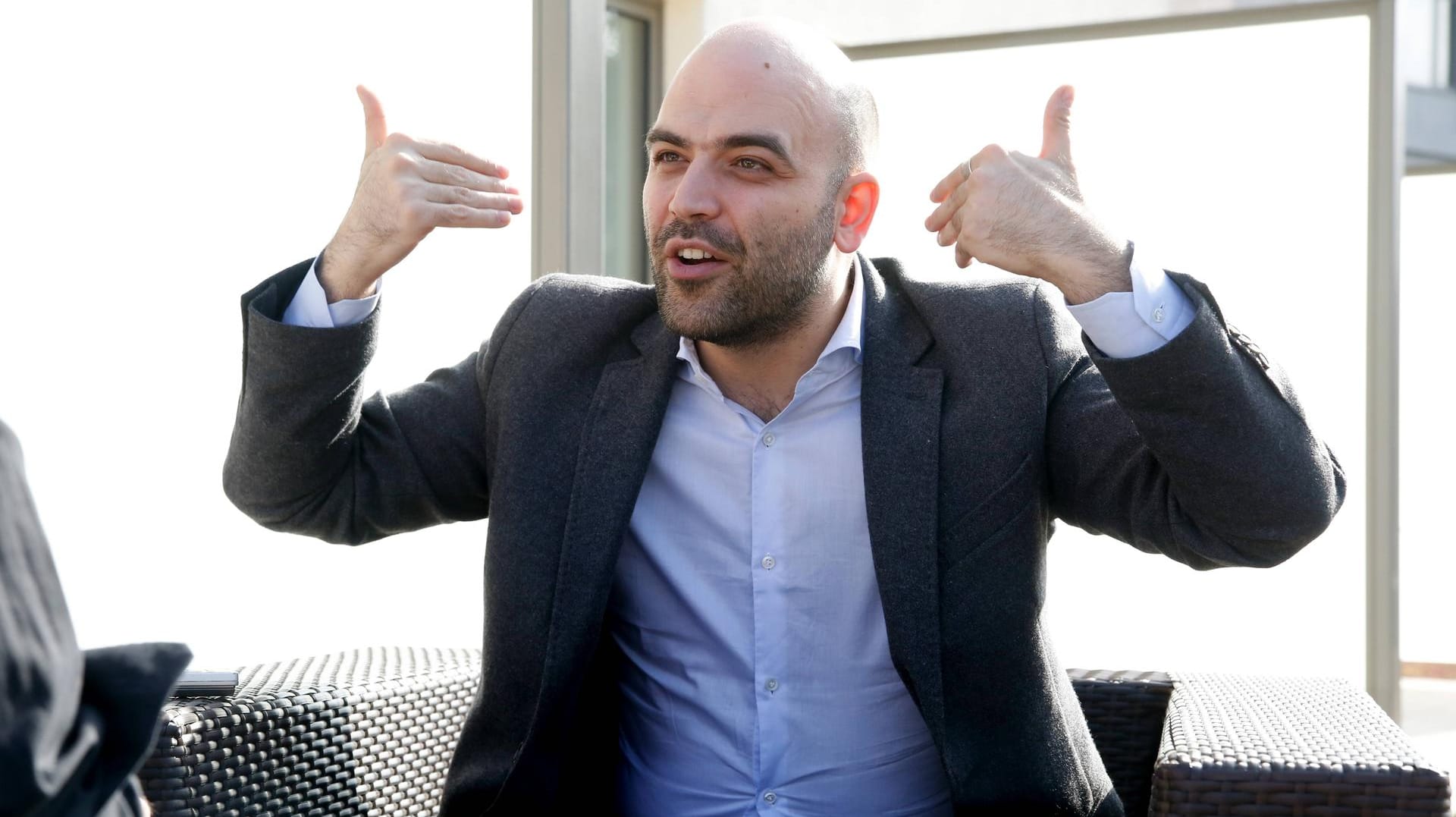 Roberto Saviano: Der italienische Autor steht unter Personenschutz. Roberto Saviano: Der italienische Autor steht unter Personenschutz.
