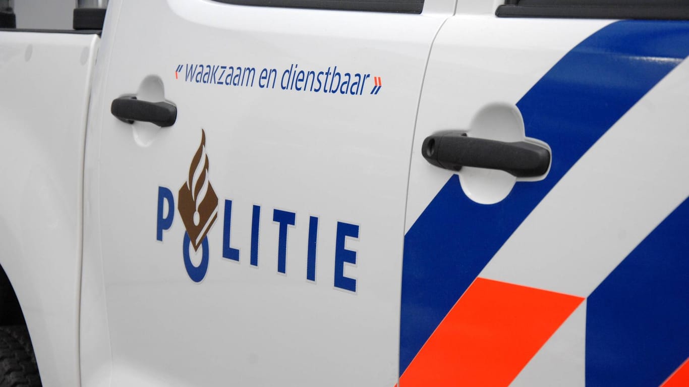 Geländewagen der niederländischen Polizei: In Utrecht ereignete sich eine Explosion in einer Wohnung. Unter den Verletzten ist sich auch ein Polizist.