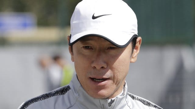 Südkoreas Trainer Taeyong Shin fürchtet in Rostow am Don einen negativen Einfluss der Hitze auf sein Team. Südkoreas Trainer Taeyong Shin fürchtet in Rostow am Don einen negativen Einfluss der Hitze auf sein Team.