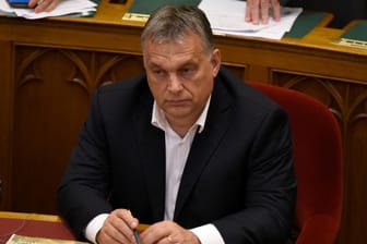 Der ungarische Premierminister Viktor Orban kurz vor der Verabschiedung der umstrittenen Regelung im Parlament: Ungarn hatte nicht auf die Einschätzung des Europarats gewartet.