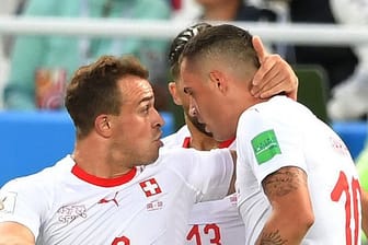 Granit Xhaka (r) und Xherdan Shaqiri, die beiden Schweizer mit albanischer Abstammung, haben die Tore zum 2:1-Sieg über Serbien erzielt.