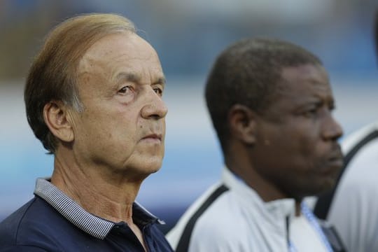 Trainer Gernot Rohr kann mit Nigeria durch das Spiel gegen Argentinien das WM-Achtelfinale erreichen.