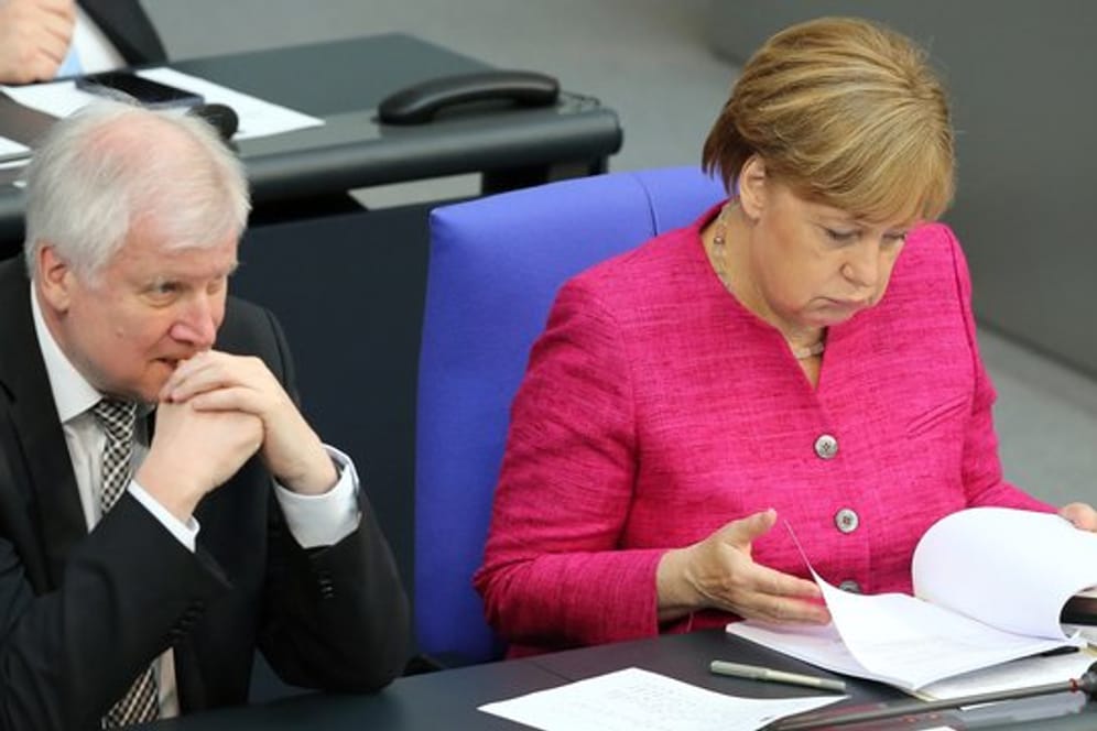 Wie viel Gemeinsamkeit ist noch da? Horst Seehofer und Angela Merkel im Bundestag.
