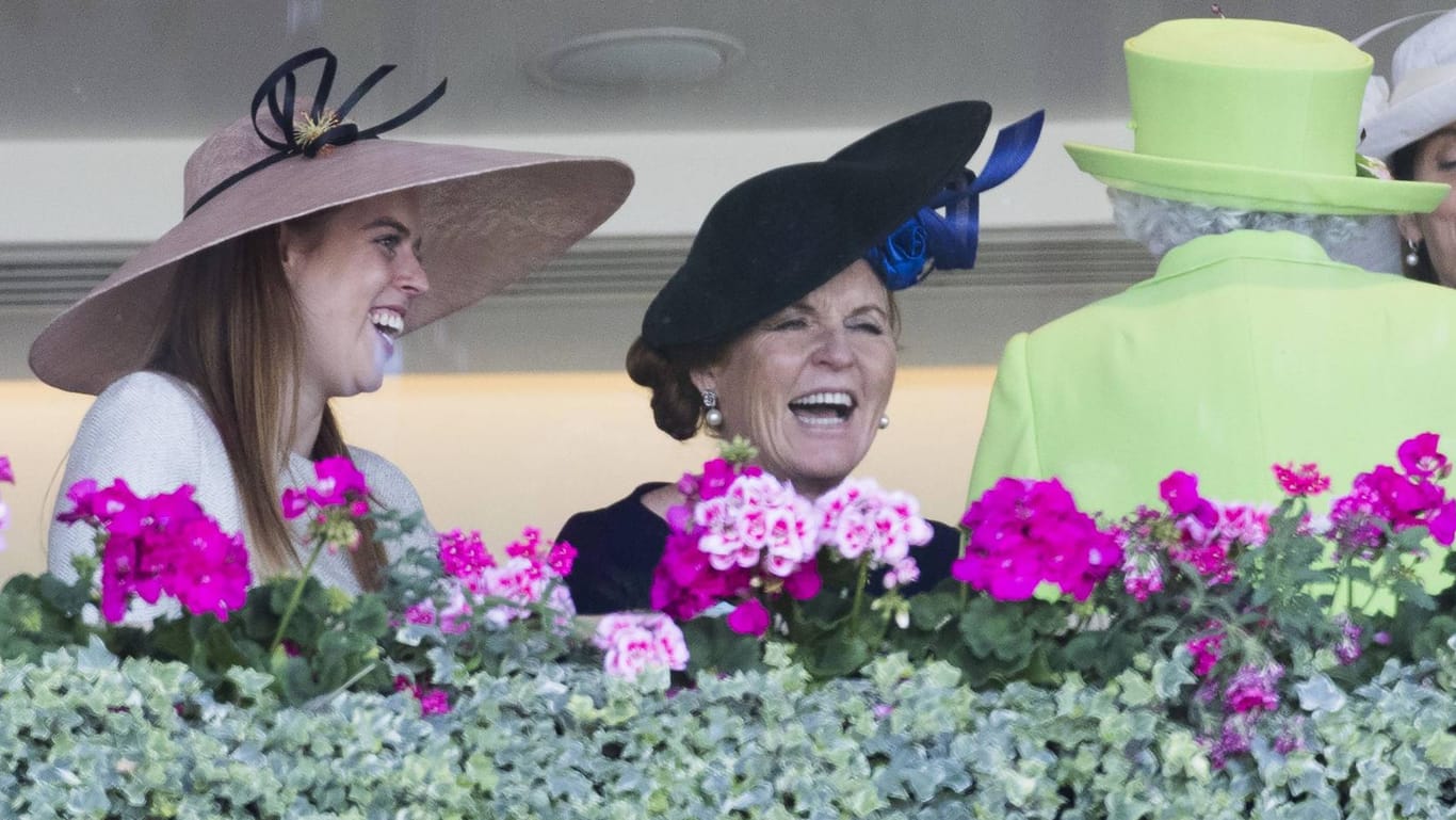 Gute Laune garantiert: Prinzessin Beatrice, Sarah "Fergie" Ferguson und die Queen in Ascot.