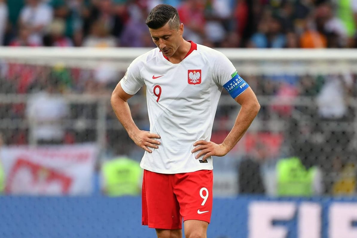 Niedergeschlagen: Das 1:2 gegen den Senegal war für Robert Lewandowski enttäuschend.