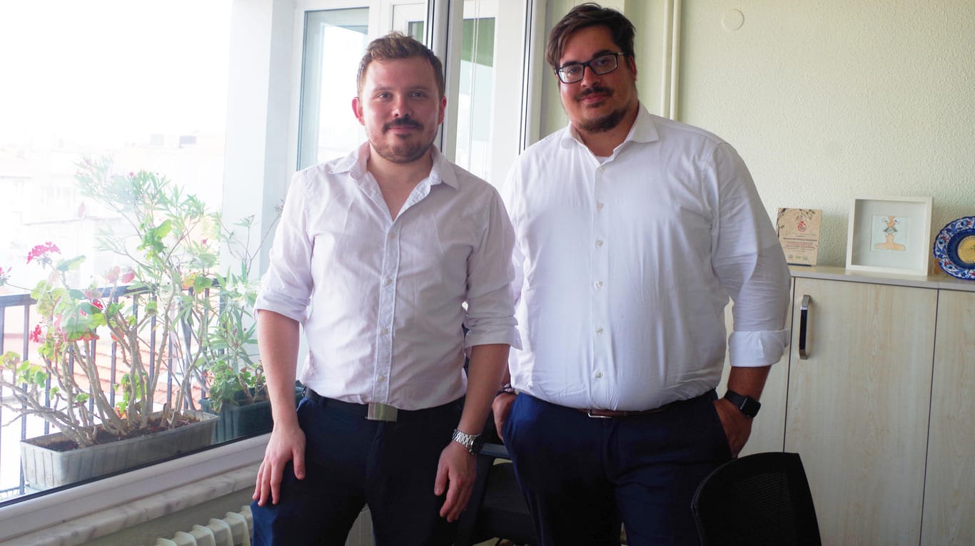 Kristian Brakel (rechts), Büroleiter der Heinrich-Böll-Stiftung in Istanbul, mit t-online.de-Redakteur Patrick Diekmann.