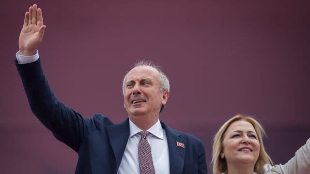 Muharrem Ince und seine Frau Ulku bei der letzten Wahlkampfveranstaltung in Istanbul.