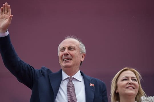 Muharrem Ince und seine Frau Ulku bei der letzten Wahlkampfveranstaltung in Istanbul.