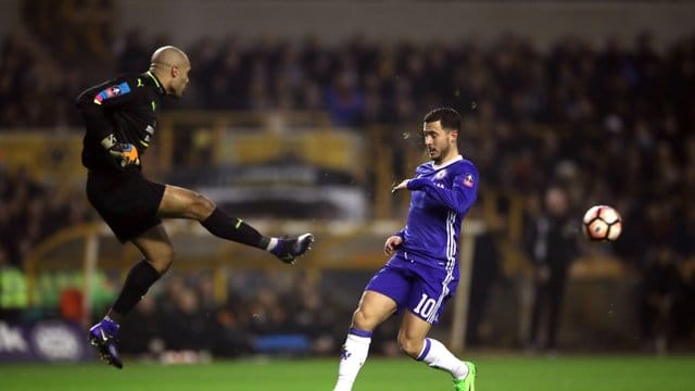 Auf gutem Weg bei seiner Genesung: Nigeria-Keeper Carl Ikeme (r. Auf gutem Weg bei seiner Genesung: Nigeria-Keeper Carl Ikeme (r.