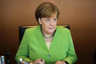 Angela Merkel bei einer Kabinettssitzung: Die Kanzlerin will bei dem Treffen in Brüssel eine europäische Lösung in der Asylpolitik finden.