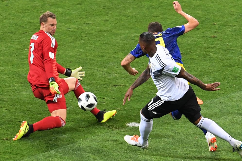 Manuel Neuer (l.) in Aktion: Auf den Torhüter war gegen die Schweden Verlass.