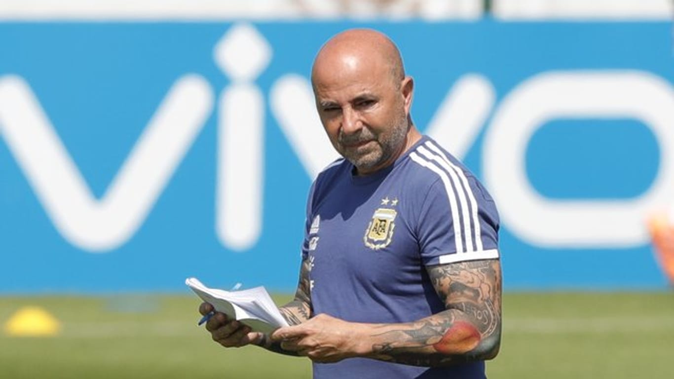 Argentiniens Trainer Jorge Sampaoli wird das Team um Messi auch gegen Nigeria betreuen.