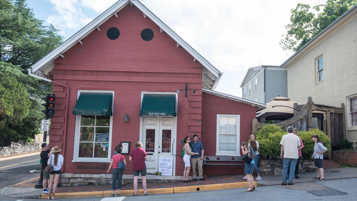 Das "Red Hen"-Restaurant in Lexington: Die Chefin des Restaurants hat Sanders gebeten, das Restaurant zu verlassen. Denn es stehe für bestimmte Werte wie Ehrlichkeit, Barmherzigkeit und ein Miteinander.