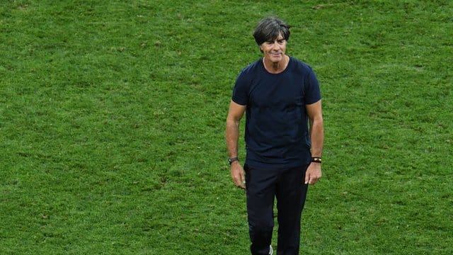 Auch Bundestrainer Joachim Löw war nach dem Smchlusspfiff erleichtert. Auch Bundestrainer Joachim Löw war nach dem Smchlusspfiff erleichtert.