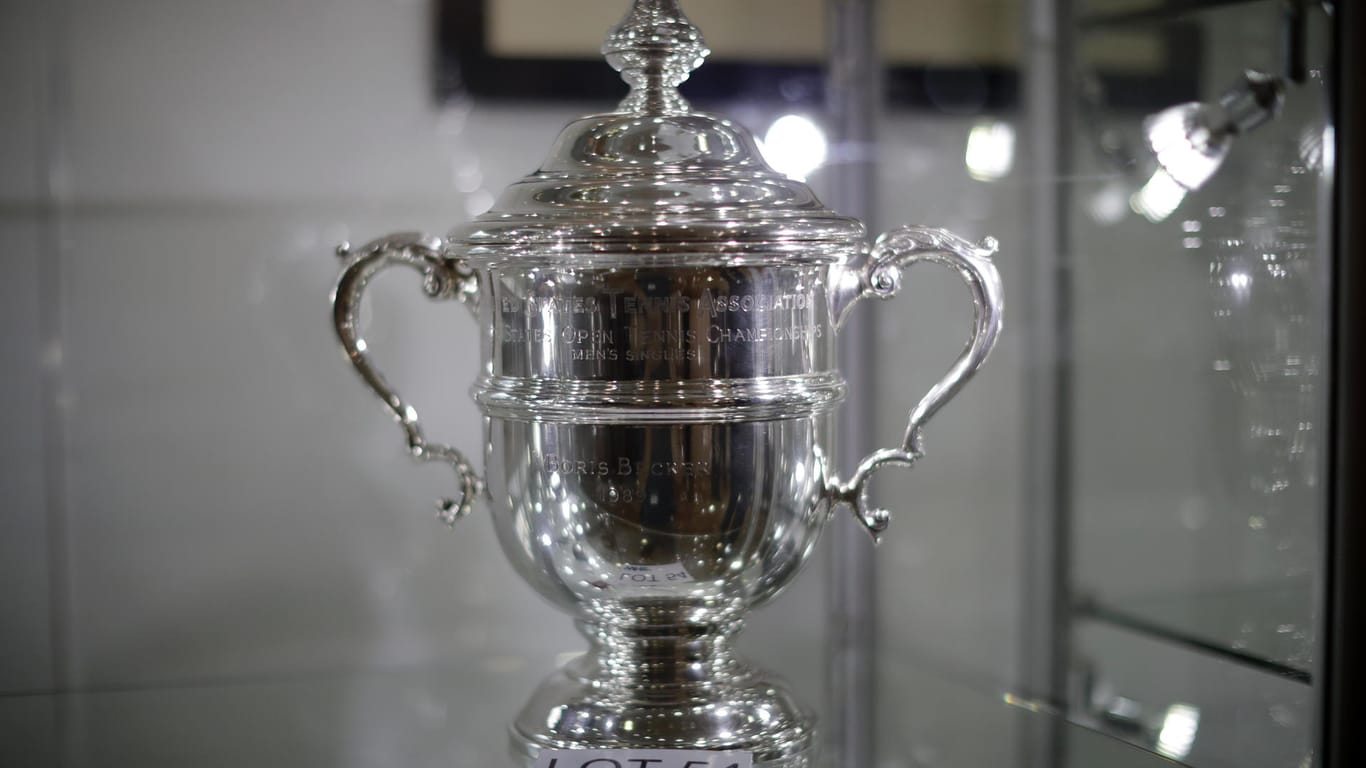 Versteigerung von Beckers Erinnerungsstücken: Unter anderem für seinen US-Open-Pokal können Gebote abgegeben werden.