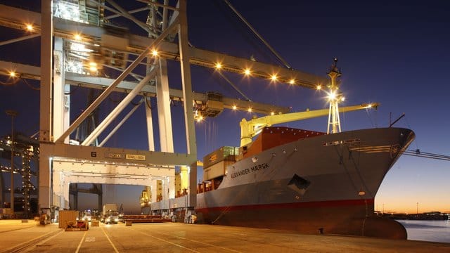 Das Containerschiff "Alexander Maersk" (Archivbild) hat 113 Flüchtlinge aus dem Mittelmeer gerettet. Das Containerschiff "Alexander Maersk" (Archivbild) hat 113 Flüchtlinge aus dem Mittelmeer gerettet.