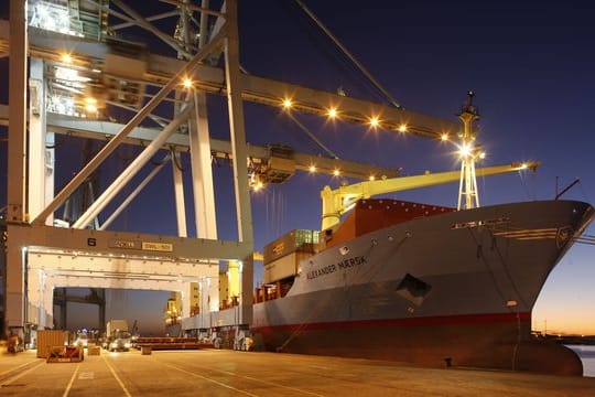 Das Containerschiff "Alexander Maersk" (Archivbild) hat 113 Flüchtlinge aus dem Mittelmeer gerettet.