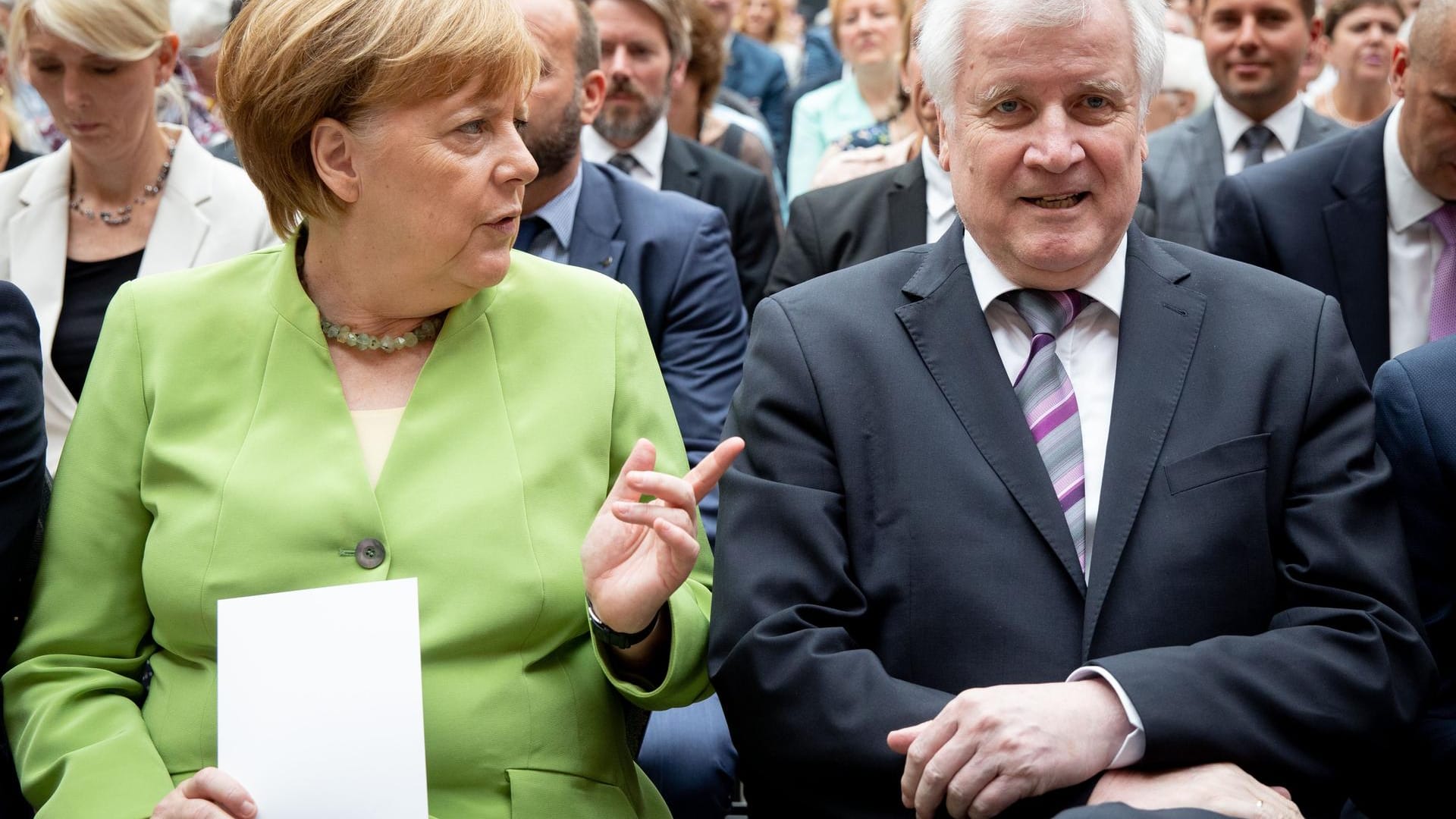 Angela Merkel und Horst Seehofer: Der Konflikt zwischen CDU und CSU nützt der Union in den Umfragen nicht. Angela Merkel und Horst Seehofer: Der Konflikt zwischen CDU und CSU nützt der Union in den Umfragen nicht.