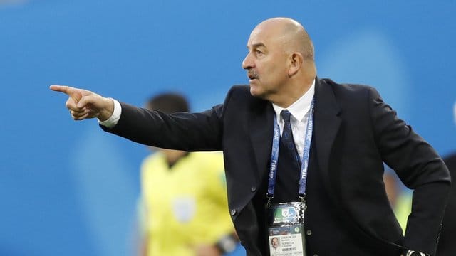 Russlands Trainer Stanislaw Tschertschessow will vor dem letzten Gruppenspiel keine unnötigen Wechsel vornehmen. Russlands Trainer Stanislaw Tschertschessow will vor dem letzten Gruppenspiel keine unnötigen Wechsel vornehmen.