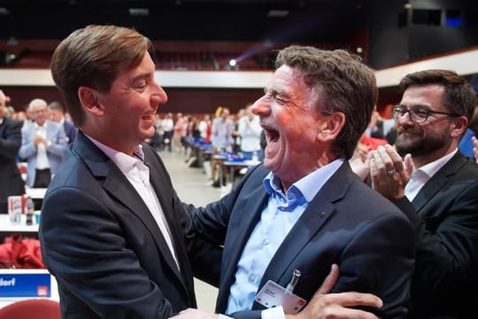 Der neue SPD-Landesvorsitzende Sebastian Hartmann (l.