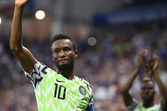 Nigerias Kapitän John Obi Mikel will trotz eines Handbruches gegen Argentinien auflaufen.