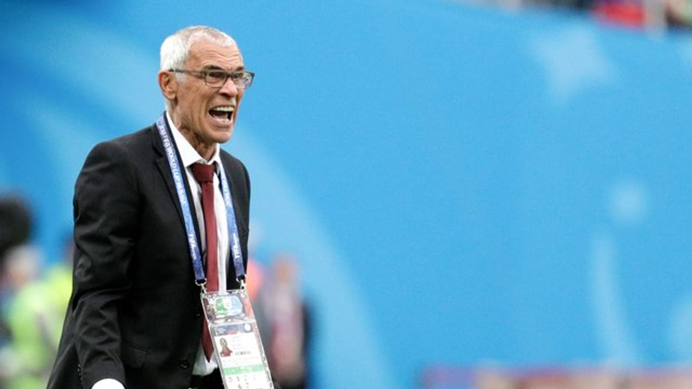 Ägyptens Trainer Hector Cuper hat Berichte über angebliche Streitereien in seiner WM-Mannschaft zurückgewiesen.