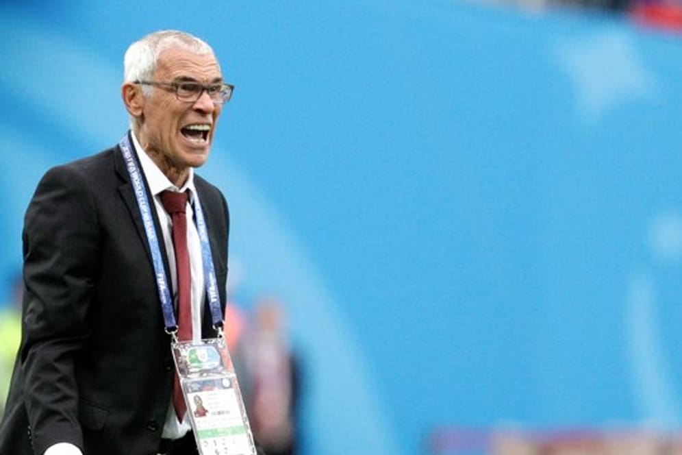 Ägyptens Trainer Hector Cuper hat Berichte über angebliche Streitereien in seiner WM-Mannschaft zurückgewiesen.