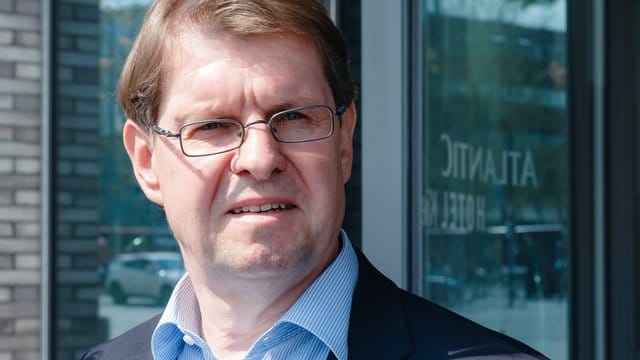Stegner vertritt die Ansicht, die von der CSU geforderte Zurückweisung bestimmter Flüchtlinge verstoße gegen europäisches Recht. Stegner vertritt die Ansicht, die von der CSU geforderte Zurückweisung bestimmter Flüchtlinge verstoße gegen europäisches Recht.