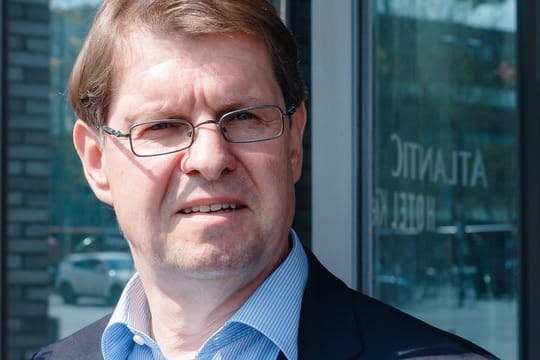 Stegner vertritt die Ansicht, die von der CSU geforderte Zurückweisung bestimmter Flüchtlinge verstoße gegen europäisches Recht.