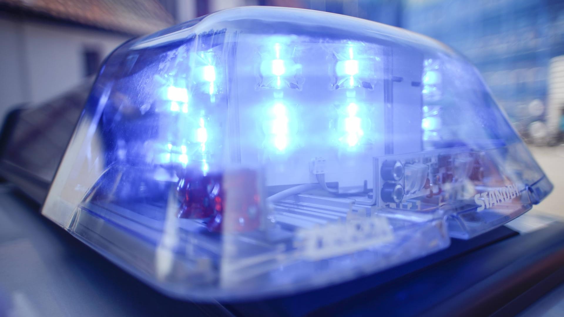 In Ottobrunn wurden eine Notärztin und ein Santiäter bei einem Übergriff schwer verletzt. Der Täter befindet sich bereits in Haft. In Ottobrunn wurden eine Notärztin und ein Santiäter bei einem Übergriff schwer verletzt. Der Täter befindet sich bereits in Haft.