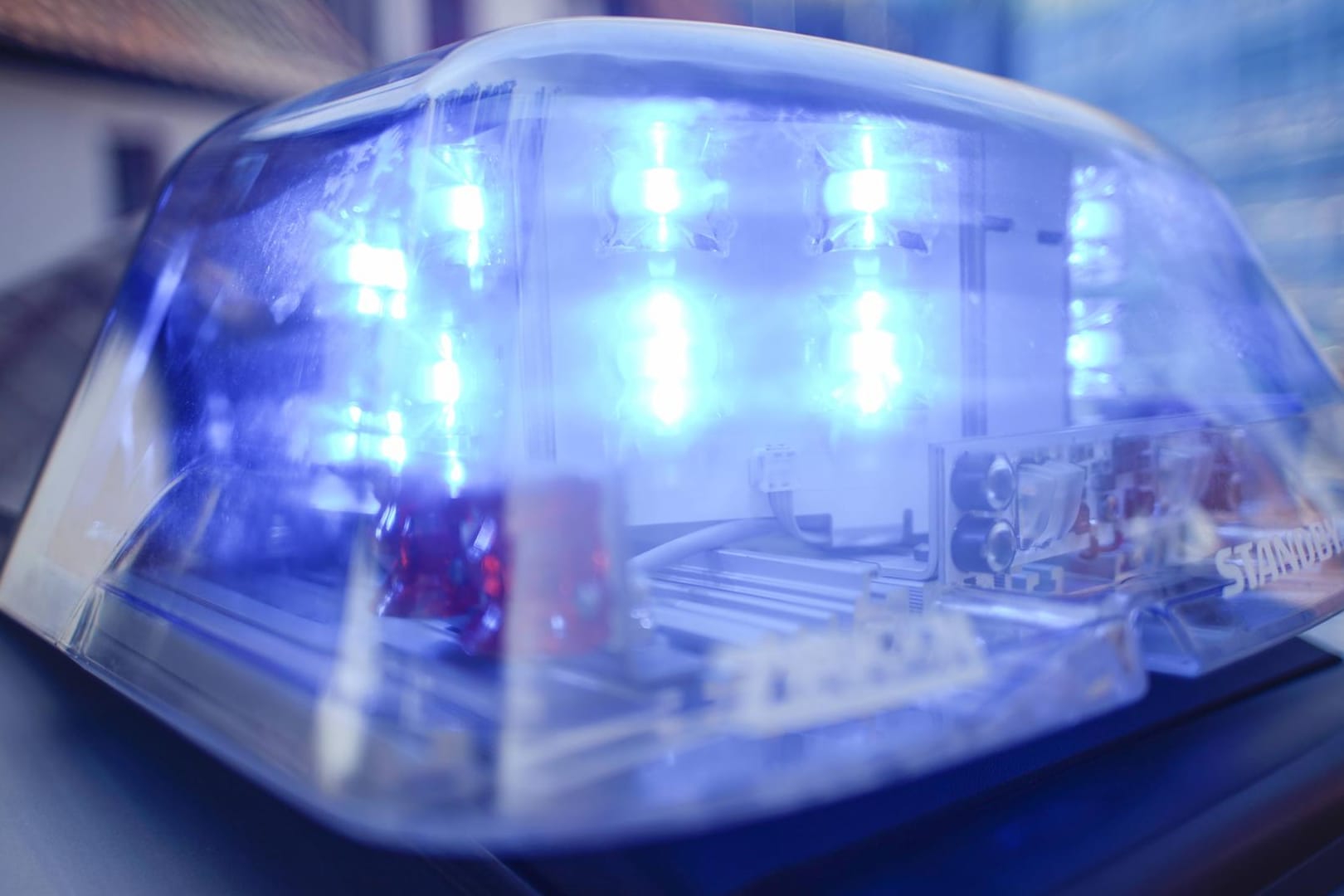 In Ottobrunn wurden eine Notärztin und ein Santiäter bei einem Übergriff schwer verletzt. Der Täter befindet sich bereits in Haft.