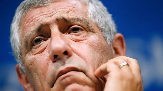 Portugals Trainer Fernando Santos warnt davor die Iraner zu unterschätzen.