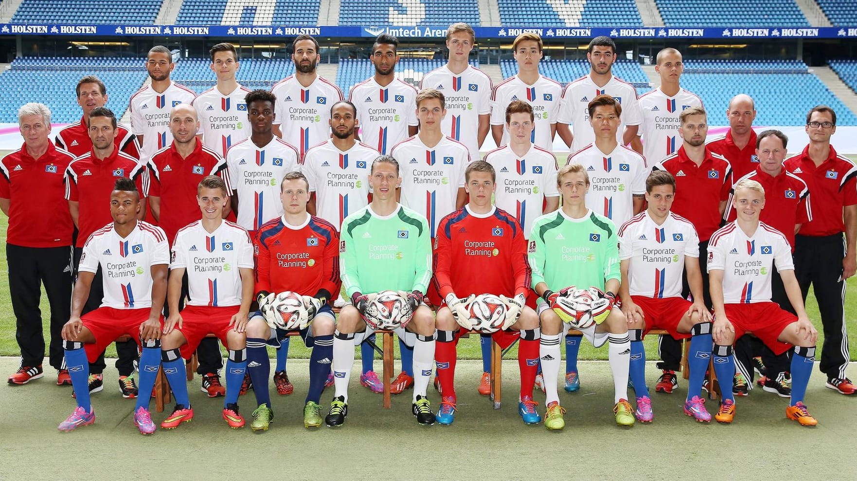 Auge für Talente: Zinnbauer und die U23 des HSV 2014. Mit dabei: Steinmann (oberste Reihe, 6. v. li.) und Jung (mittlere Reihe, 4. v. li.).