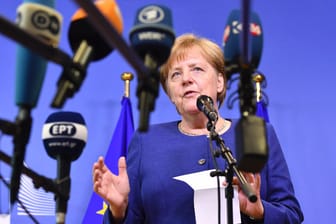 Kanzlerin Merkel vor Pressemikrofonen in Brüssel: "Wo immer möglich, wollen wir natürlich europäische Lösungen finden."