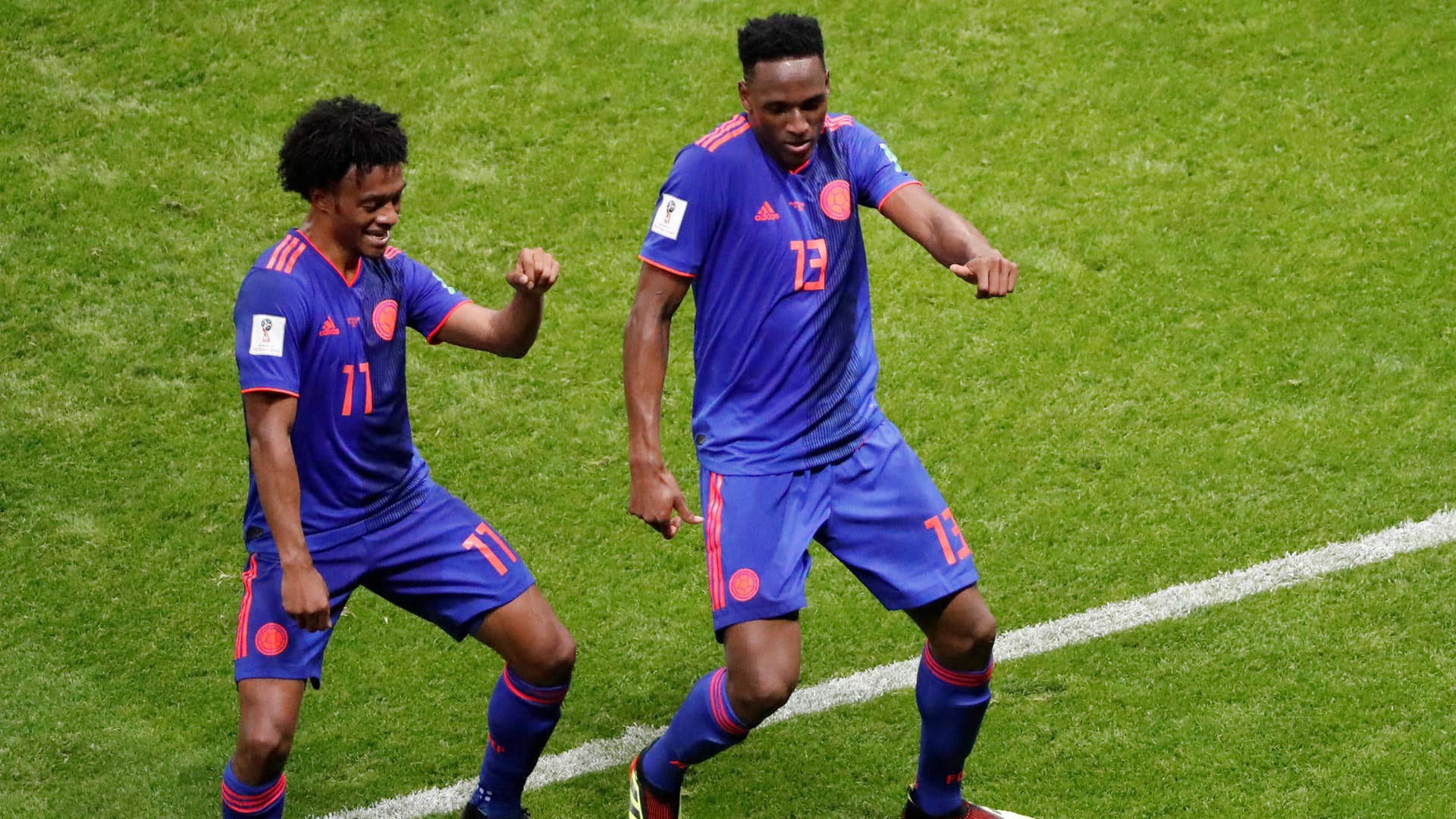 Jubeltänzchen bei Yerry Mina (r.) und Juan Cuadrado: Kolumbien setzte sich deutlich gegen Polen durch.