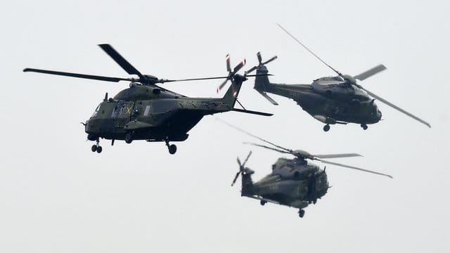Die EU-Staaten planen die "Permanent Structured Cooperation" - auf Deutsch "Ständige Strukturierte Zusammenarbeit". Die EU-Staaten planen die "Permanent Structured Cooperation" - auf Deutsch "Ständige Strukturierte Zusammenarbeit".