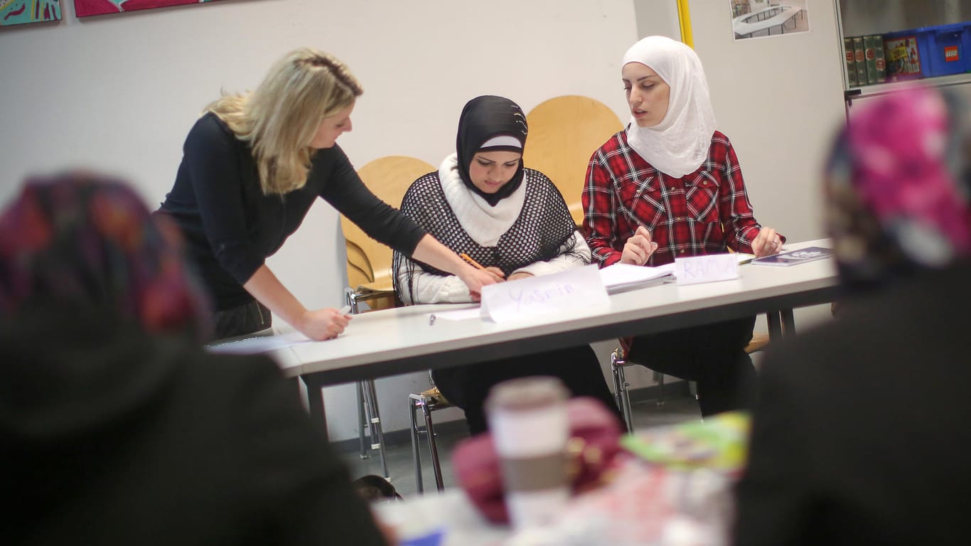 Ein Integrationskurs für Frauen in Rheinland-Pfalz: Deutschland hat so viele Flüchtlinge und Asylbewerber aufgenommen wie kein anderes europäisches Land.
