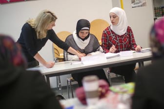 Ein Integrationskurs für Frauen in Rheinland-Pfalz: Deutschland hat so viele Flüchtlinge und Asylbewerber aufgenommen wie kein anderes europäisches Land.