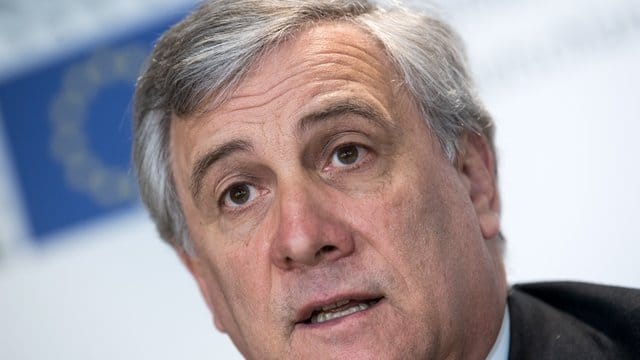 Die Europäer müssen enger mit Transitländern wie Marokko, Tunesien und Algerien zusammenarbeiten fordert Antonio Tajani. Die Europäer müssen enger mit Transitländern wie Marokko, Tunesien und Algerien zusammenarbeiten fordert Antonio Tajani.