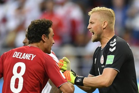 Noch für Dänemark in Russland, bald für den BVB am Ball: Thomas Delaney (l).