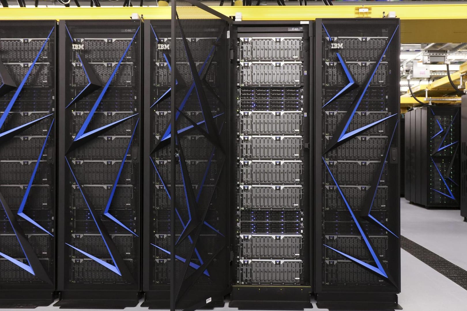 Supercomputer von IBM: Der "Summit" dominiert die Liste der 500 weltweit schnellsten Rechner.